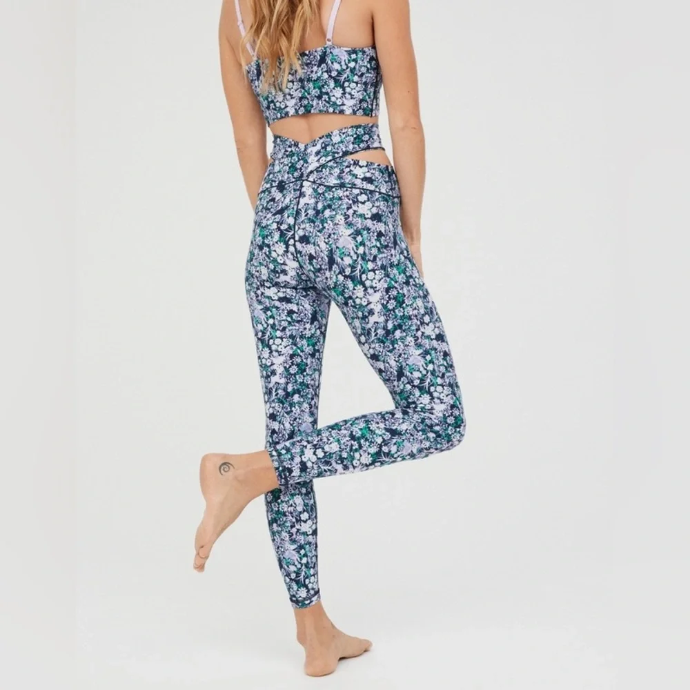 AERIE Criss Cross V Band Blue & Green Floral Stretch Spandex Leggings Pants Sz M - Picture 6 of 13